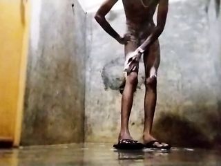 Sri Lankan School Boy Bathing And Masturbators free video