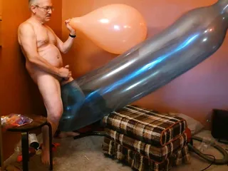 Balloonbanger 72) Giant Blimp Balloon Hump And Cum & 16 Inch Round free video