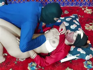 Darji Ne Khobsorat Larki Ko Suit Salai K Bahanay Choda free video