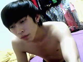 Cute Asian Twink Strip & Wank On Webcam (4'55')